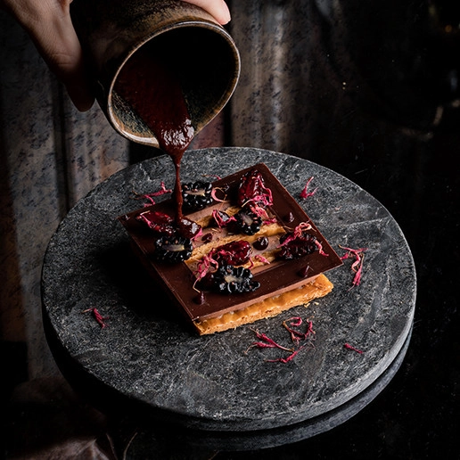 Delicious dessert to celebrate a bachelorette party at the Dans le Noir ? restaurant